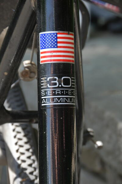 frame flag logo
